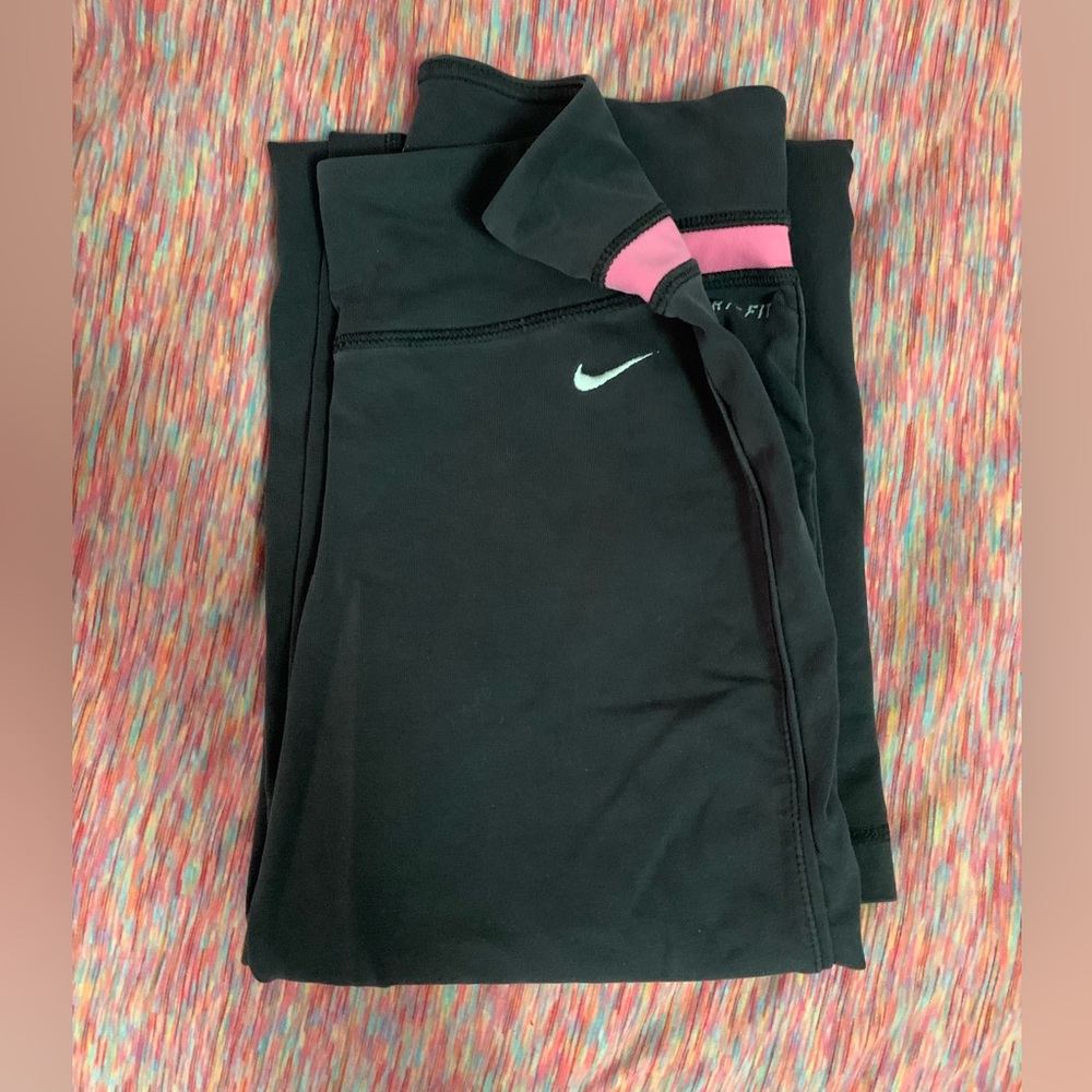 Black Nike leggings